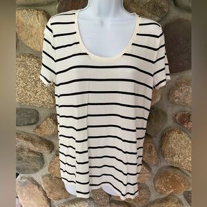 NWT A NEW DAY SHORT-SLEEVE TEE - medium